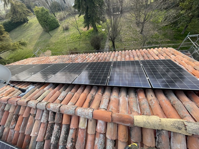 fotovoltaico su tetto di villa piemonte, tortona