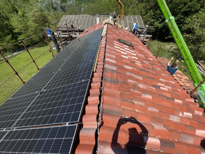 fotovoltaico su tetto di villa piemonte