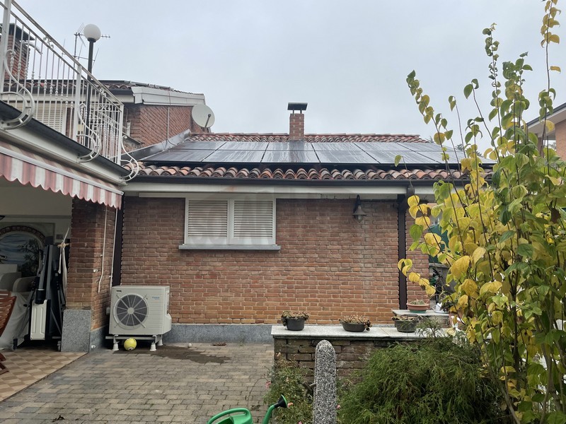 pannelli solari tesla su casetta indipendente Piemonte